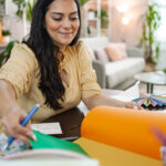 Güneşli Bir Günün Avantajlarından Yararlanan Kağıt Zincir El Sanatları