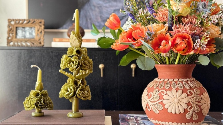 çift ​​lale dolu barro tarzı vazo