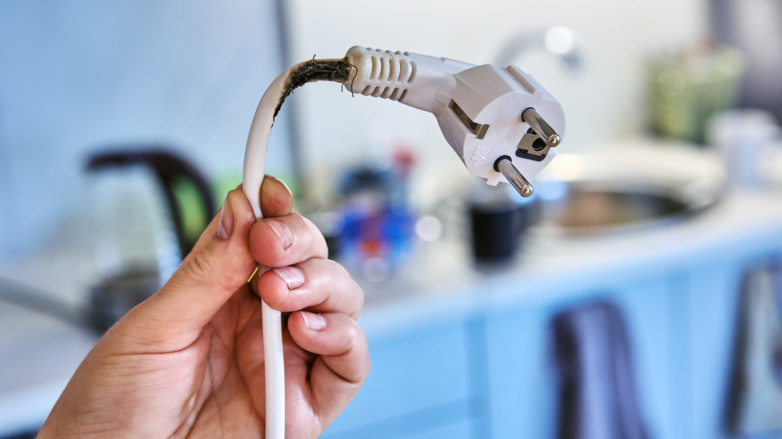 Bu Önemli Uzatma Kablosu Tavsiyesini Okuyarak Büyük Bir Pişirme Tehlikesinden Kaçının