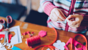 Kumaş Parçalarını Sevimli ve Rustik Ayçiçeği Dekoruna Dönüştüren Ustaca Kendin Yap Yöntemleri