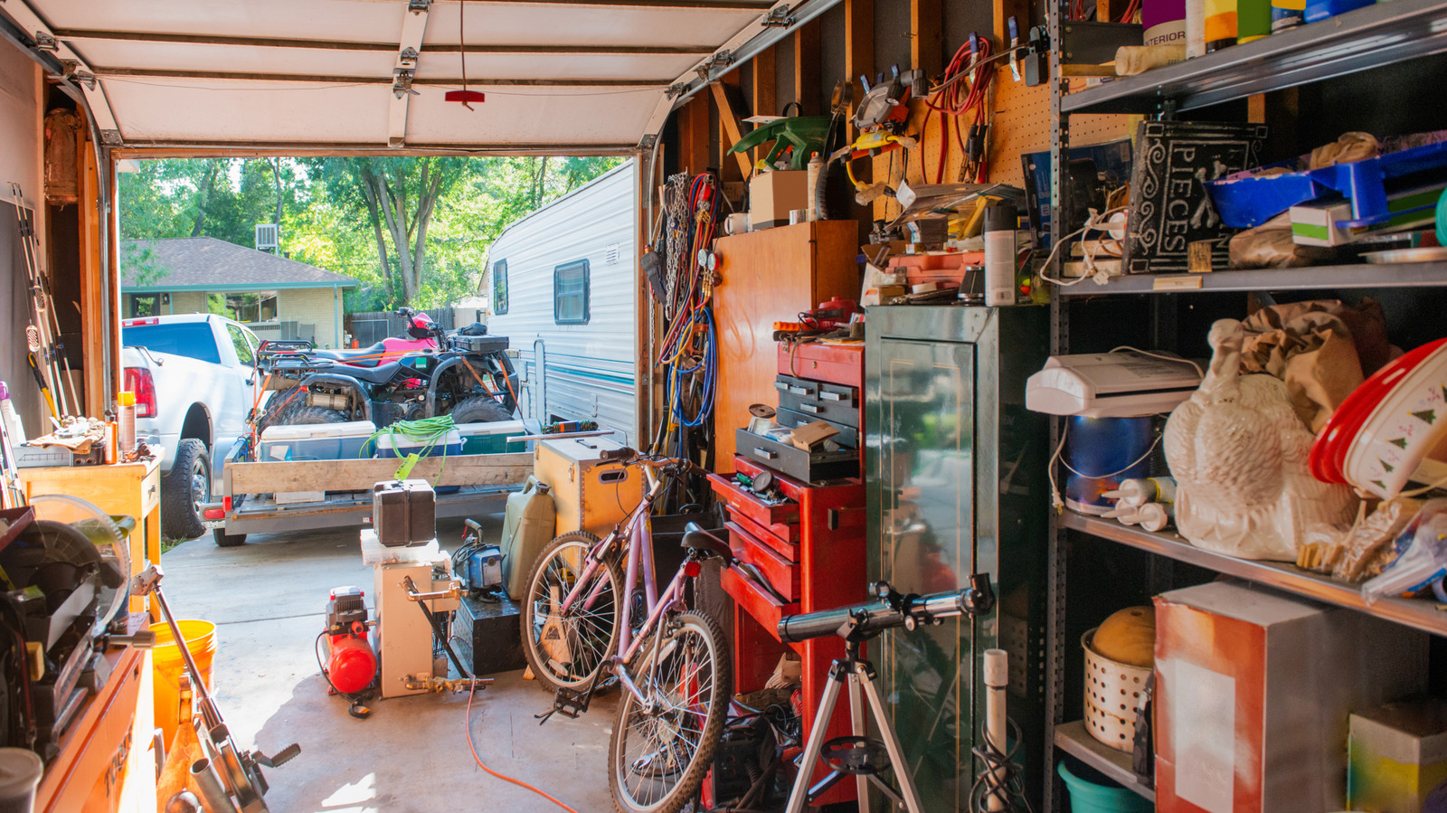 Daha Düzenli Bir Alan İçin Garaj Depolama Alanınızı Güncelleyecek 8 IKEA Dolabı