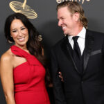 Chip ve Joanna Gaines'in Perde Fikriyle Bağımsız Küvetinize Drama Ekleyin