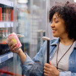 Eski Soda Kutularınız İlginç Bir Abajura Dönüştürülmek İçin Yalvarıyor