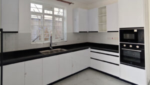 90’lar Aradı ve L Şeklindeki Mutfağını Geri İstiyor: İşte Görünümü Nasıl Düzeltebilirsiniz?