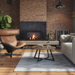 Walmart'ın Kullanışlı Üç Parçalı Masa Seti Endüstriyel Estetiğe Kusursuz Bir Şekilde Uyuyor