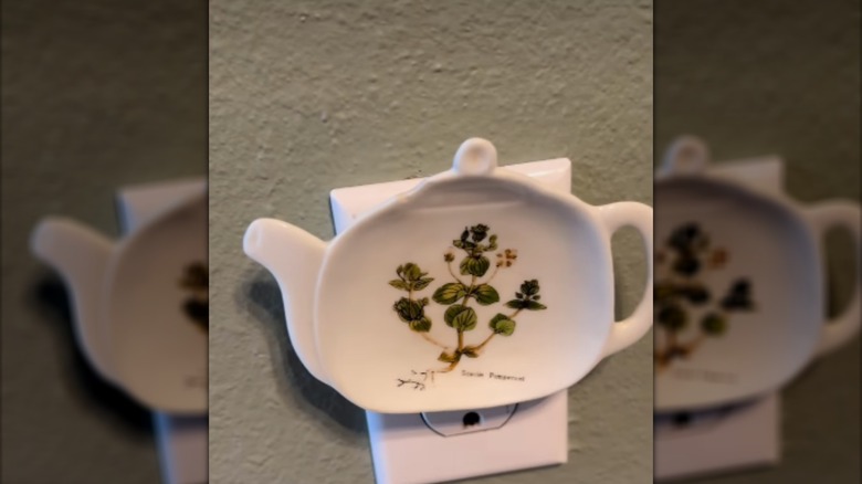 İkinci el biblo tabağı kullanarak DIY çıkış kapağı