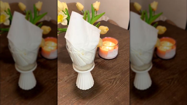 Dolar Ağacı buluntuları kullanılarak yapılan DIY doku tutucusu