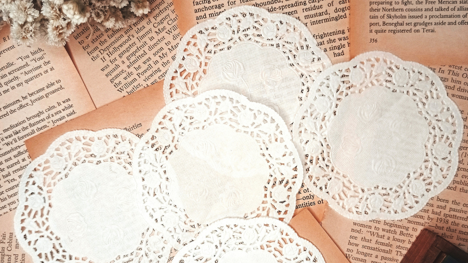 Kağıt Altlıkları Kullanarak Kolay Bir Dolar Ağacı DIY ile Her Odayı Aydınlatın