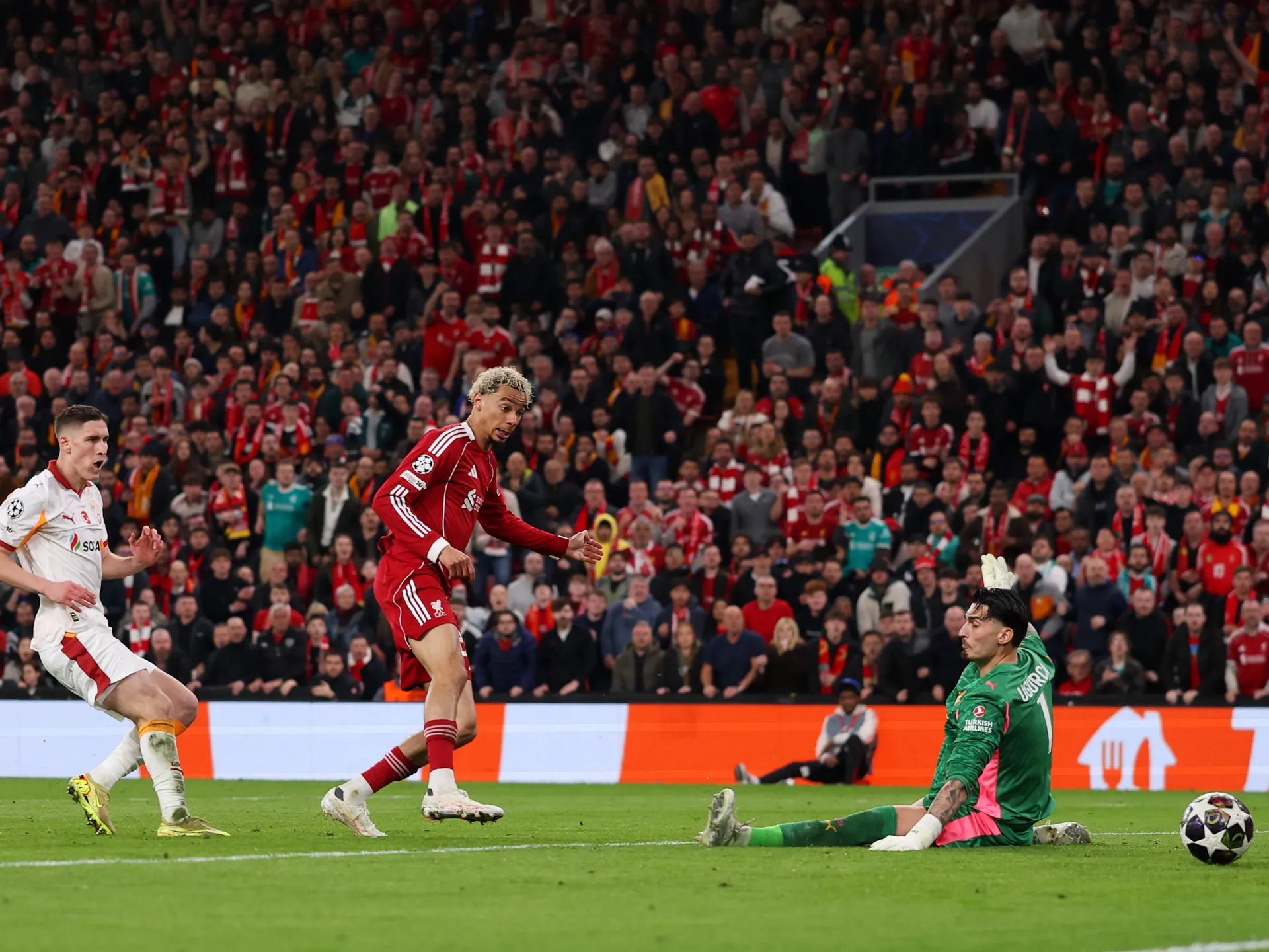 Liverpool, Galatasaray'ı 4-0 yenerek Şampiyonlar Ligi'nde çeyrek finale yükseldi