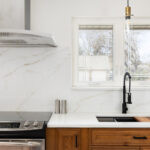 Mutfak Döşeme Backsplash'ınız İçin Kullanabileceğiniz En İyi 12 Doğal Taş