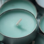 Mum Teneke Parçalarını Çarpıcı Kendin Yap Çiçek Dekoruna Dönüştürün