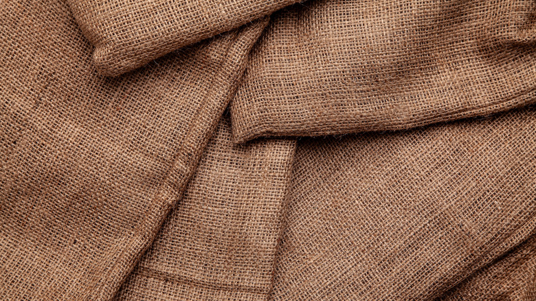 Kahverengi çuval çuvalları.