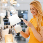 Bu Çilek Antropoloji Lambası Tükendi, Ama Bu Kendin Yap Görünümü Kazanmanıza Yardımcı Olabilir