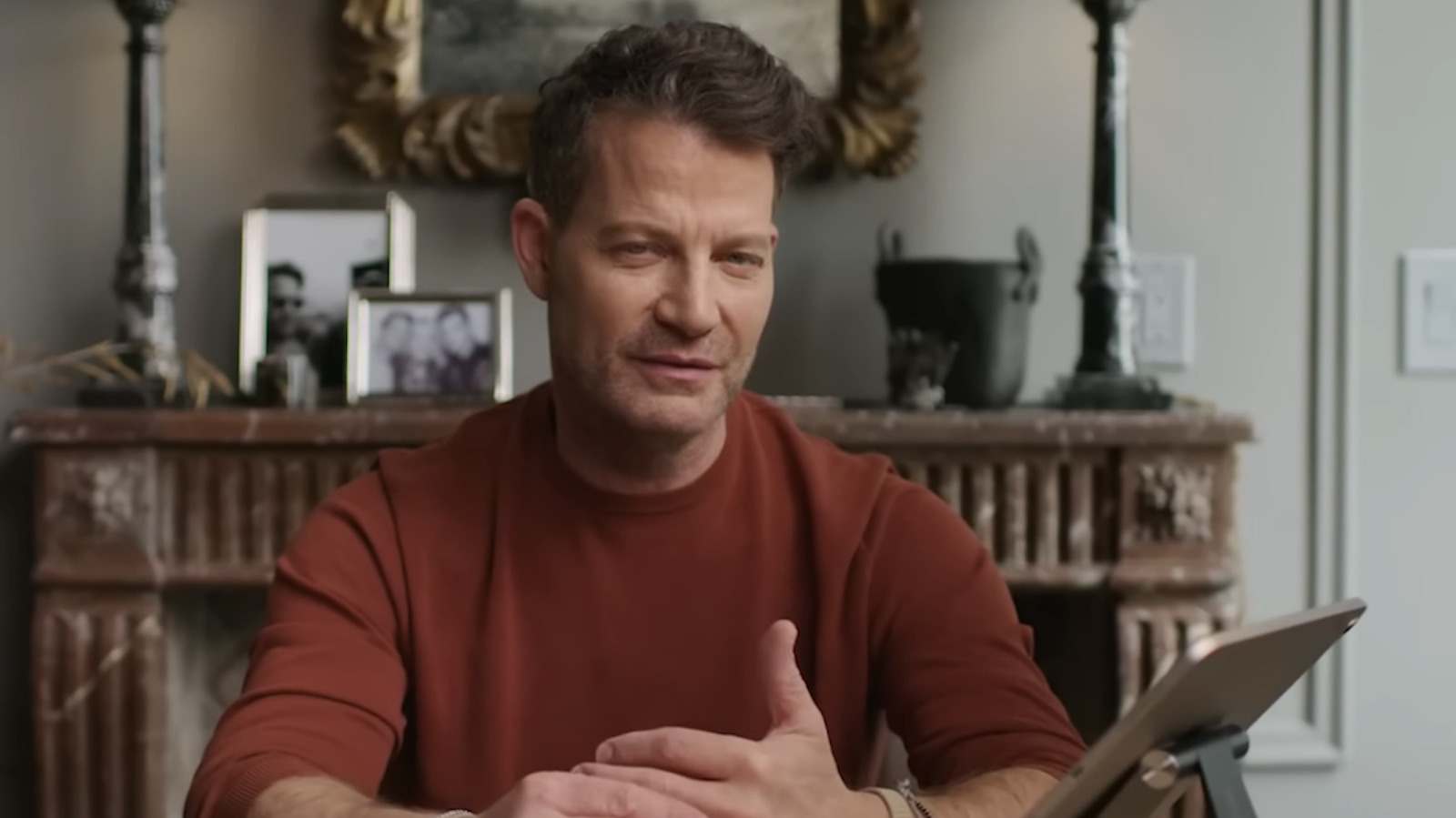 Nate Berkus'un Çarpıcı Bir Bahar Buketi Oluşturmak İçin Kullandığı Çiçekler