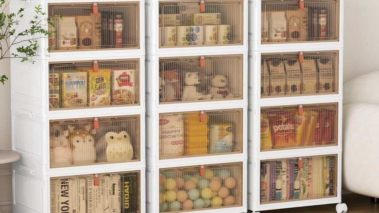 Çocuk oyuncakları, kiler eşyaları ve kitapların saklandığı 4 katmanlı tekerlekli düzenleme kutusunun ürün resmi.