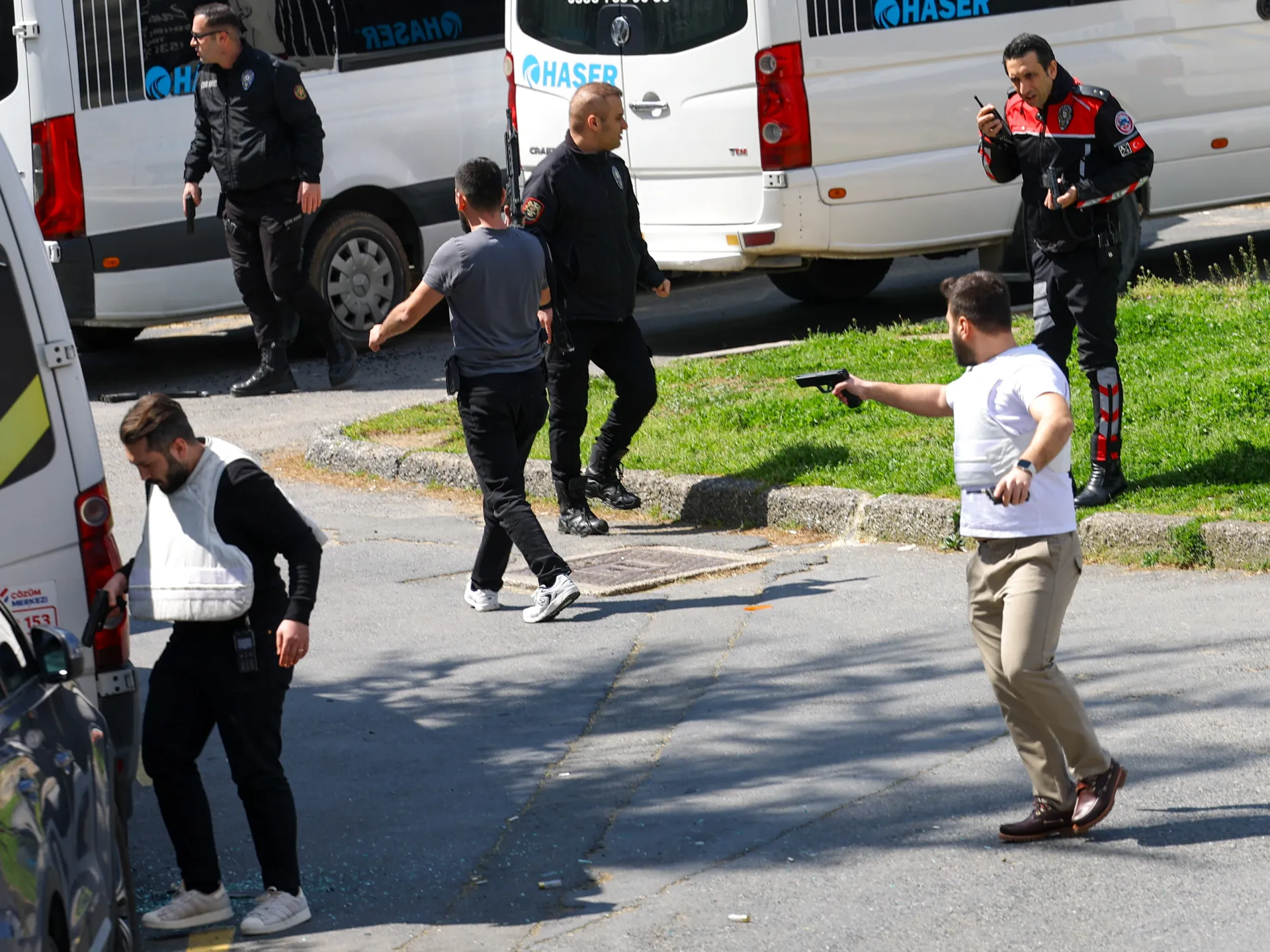 Türkiye'deki İsrail Konsolosluğu yakınında silahlı saldırı 'terör' saldırısı ilan edildi