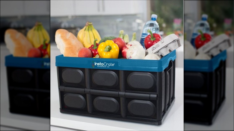 InstaCrate tezgahta yiyecekle dolu