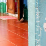 Ucuz Bir Matkap Aparatı Kullanarak Betondan Boyayı Kimyasal Olmadan Çıkarın