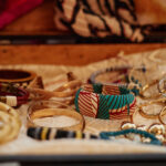 Eski Bir Ayakkabı Kutusunu Takılarınızı Düzenli Tutmanın Akıllı Bir Yoluna Dönüştürün