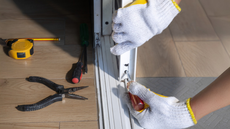 sürgülü cam kapı silindirlerinin değiştirilmesi