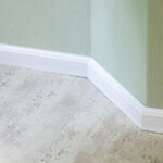 Pis Beyaz Süpürgelikler Nasıl Aydınlatılır