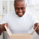 Bir Karton Kutuyu İleri Dönüştürerek Battaniyeler İçin Depolama Çözümü Oluşturun