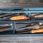 Eski Bir Alet Kutusu Rafını Akıllı Bir Mini Bahçe Ekicisine Dönüştürün