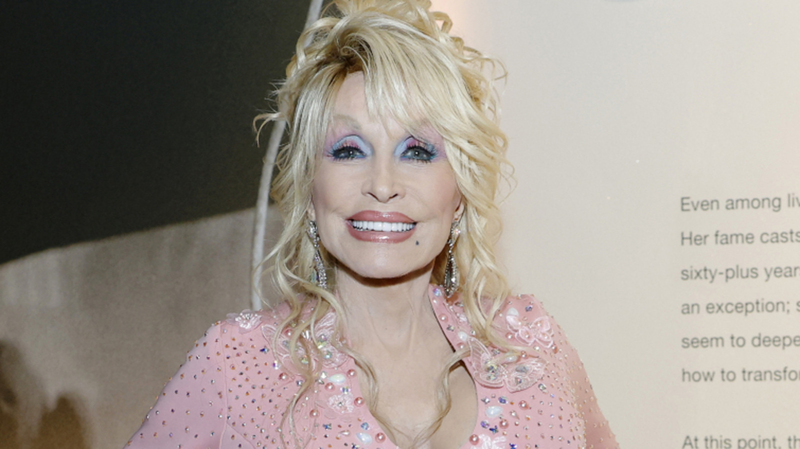 Dolly Parton'ın Beyaz Mutfağı Mevsimlerle Değişen Bir Kanvas