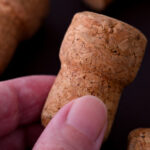 Eski Şarap Mantarlarını En Şirin Kendin Yap Mantar Çelenkine Dönüştürün