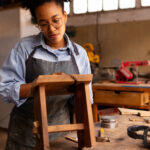 Hurda Tahtayı Ekstra Depolama Alanıyla Çok Yönlü Garaj Tezgahına Dönüştürün