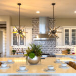 Dolap Dağınıklığına Elveda Deyin: Kapakları ve Tavaları Düzenli Tutan Amazon Çözümü