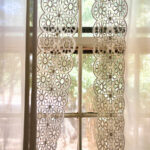 Eski Bir Dantel Perdeyi Sevimli Bir Çiçek Sepetine Dönüştürün