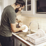 Bilim İnsanları Bulaşık Süngerinizin Çevreye Zarar Verebileceğini Söylüyor. İşte Bilmeniz Gerekenler