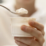 Boş Yoğurt Kaplarını Çok Şık Görünen Güzel Sepetlere Dönüştürün