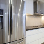 Tüketici Raporları, Bu Popüler Buzdolabı Özelliğinin Buna Değmeyebileceğini Söylüyor