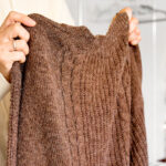 Eski Bir Süveteri Temiz Saksıları Yükseltmenin Şık Bir Yoluna Dönüştürün