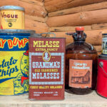 Vintage İkinci El Mağazası Teneke Kutuları Hurda Değil, Kullanışlı Depolama Çözümleridir