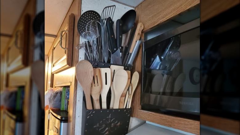 Bir posta tutucusu, mutfak eşyası tutucusuna dönüştürüldü