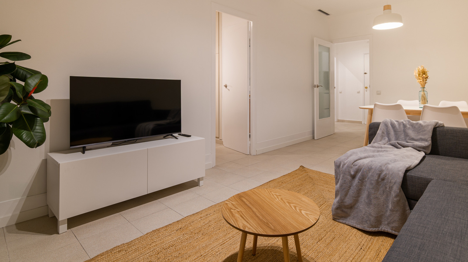 Konsol Değil, Ankastre Değil: Daha Uygun Fiyatlı Bir TV Sehpası Alternatifi Var