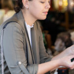 Kuş Besleyici veya Banyo Değil: Tasarruflu Bir Çay Bardağını Bahçe Dekoruna Dönüştürün