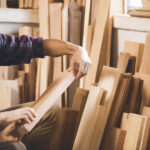 Ekstra Hurda Ahşabı Her Zaman Çiçek Açan Çiçekli Dış Mekan Dekoruna Dönüştürün