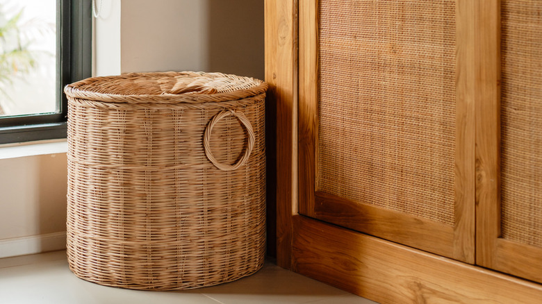 Üstüne kapaklı bir sepet yerleştirildi