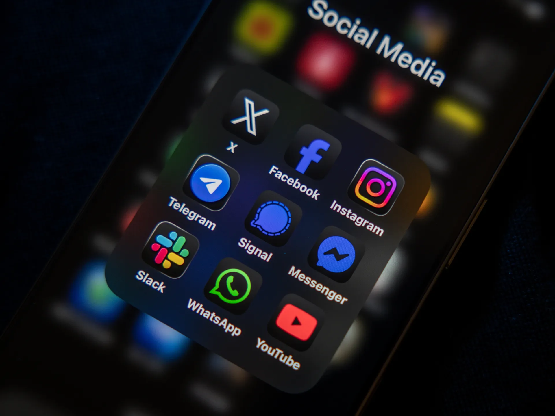 Türkiye milletvekilleri 15 yaş altı çocukların sosyal medya kullanımını kısıtlayan yasa tasarısını onayladı