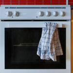 Bu Beklenmedik Saç Aksesuarı Tüyosuyla Mutfak Havlularınızı Yerden Uzak Tutun