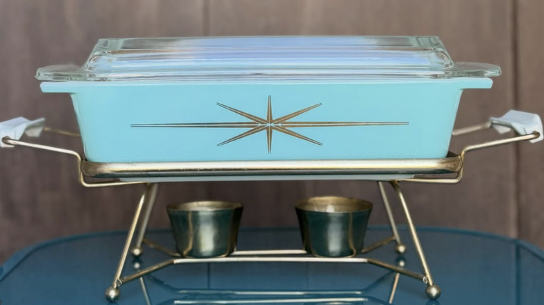 Standlı ve ısıtıcılı Pyrex yıldız patlaması güveci