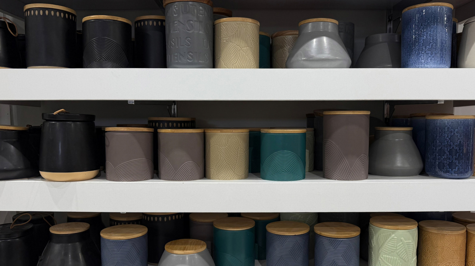 'Seramik' İkinci El Mağazası Kavanozunun Yanından Geçmeyin - Çarpıcı Cam Altında Saklanıyor Olabilir