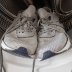 Bu Akıllı Hack ile Ayakkabılarınızı Kurutucuda Temizleyin (Ve Hasar Vermeyin)