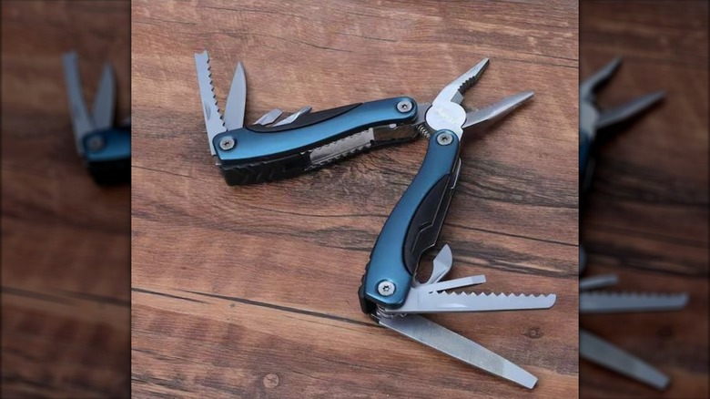 açık Örs çoklu aletinin yakın çekimi