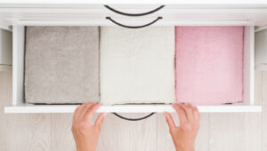 Çamaşır Odası Zımbasıyla Saklanan Havluları Taze Kokan Tutun