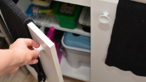 Çöp Kutusu Değil, Sepet Değil: Derin Banyo Dolaplarını Düzenlemenin Daha İyi Yolu